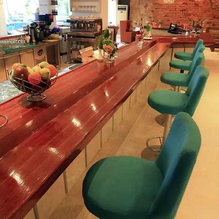 Blue Bay יאליסוס